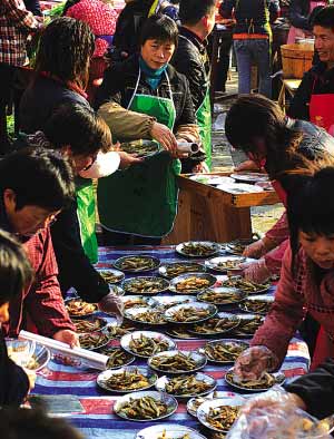 过年 到各地去吃百家宴