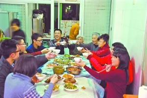 六成受访者在家中吃年夜饭养生环保简单成潮流