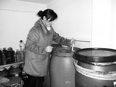 家庭主妇将厨房垃圾做成环保“洗洁精”(图)
