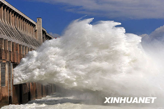 组图:三峡工程完成2008年试验性蓄水任务