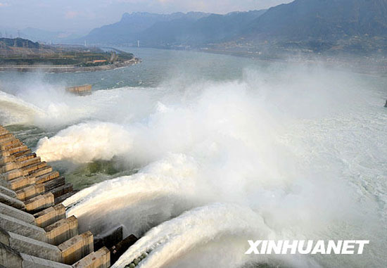 组图:三峡工程完成2008年试验性蓄水任务