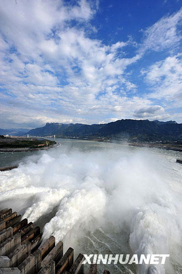 组图:三峡工程完成2008年试验性蓄水任务