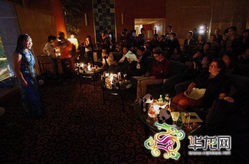 来自南方翻译学院的学生藏语独唱《我的家乡》记者 李文科 摄