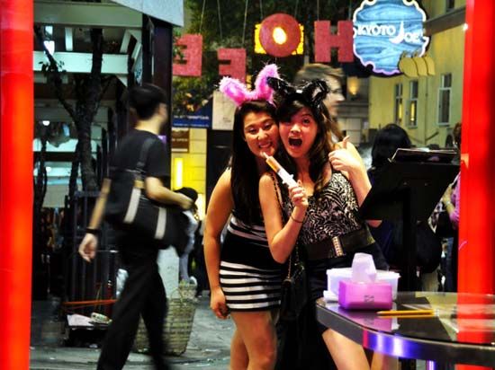 新浪旅游配图:香港的年轻人 摄影:自由行走 新浪旅游配图:香港的年轻人 摄影:自由行走